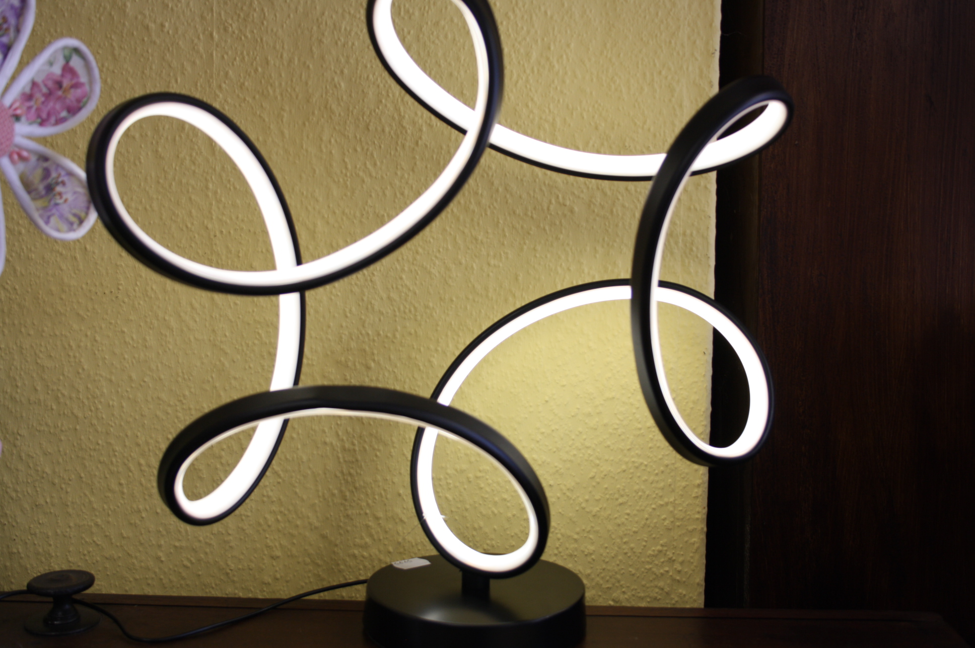 LED-Lampe dimmbar 59,95€ LED-Lampe dimmbar 59,95€